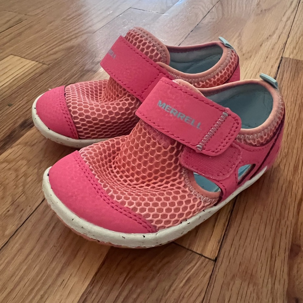 Merrell Kids Coral Water Shoes Size 8 like new